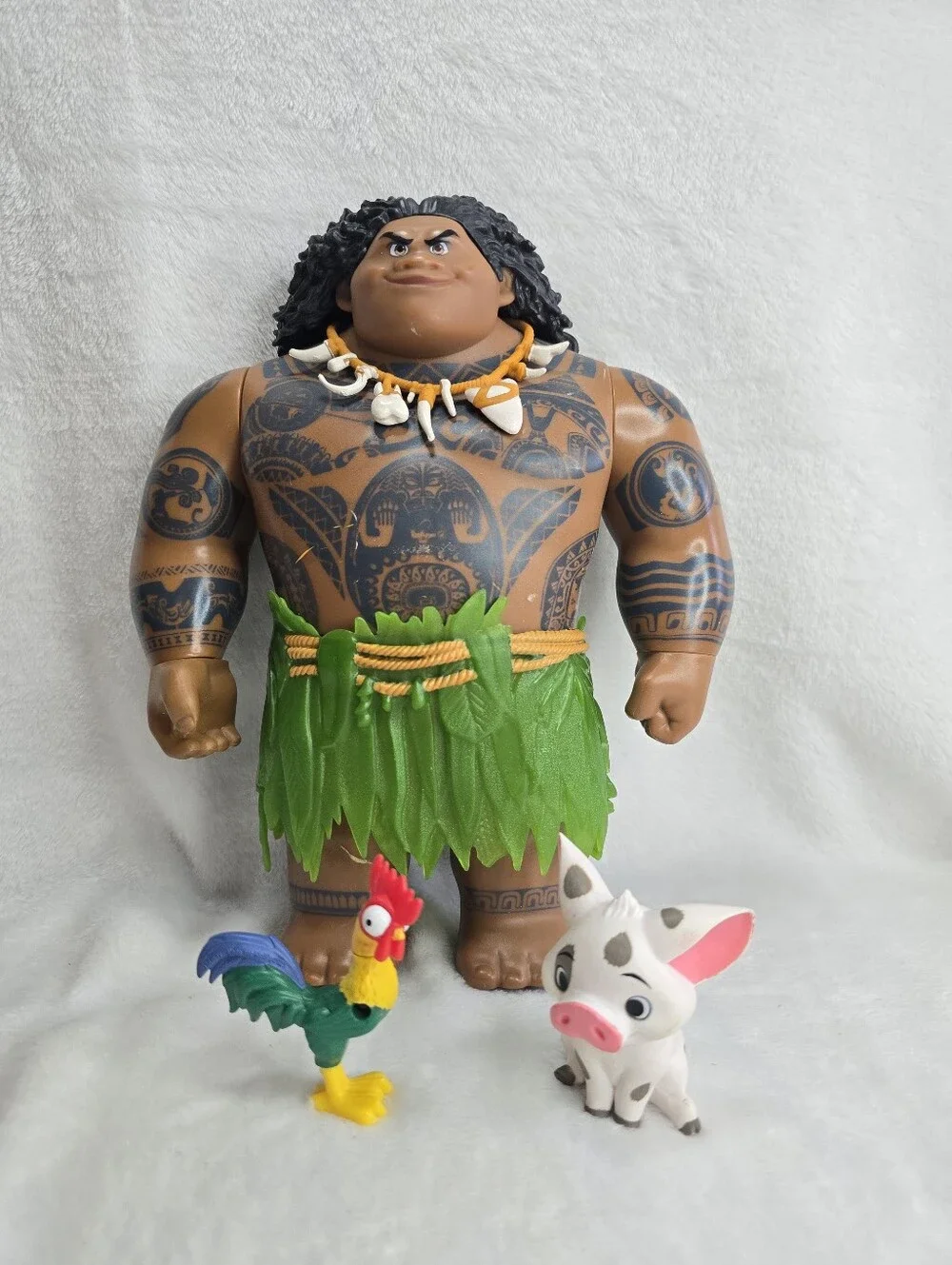 Disney Moana Maui Action Figure Doll 10.5 Inches w/ Hei Hei and Pua Figures